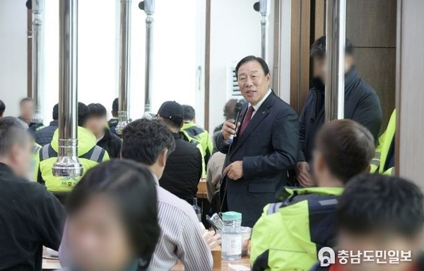 최민호 세종시장, 새해 맞아 환경관리원 노고 격려