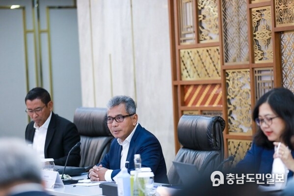 Left to right: Catur Budi Harto, Vice President Director BRI; Sunarso, President Director BRI; and Viviana Dyah Ayu, Chief Financial Officer BRI
