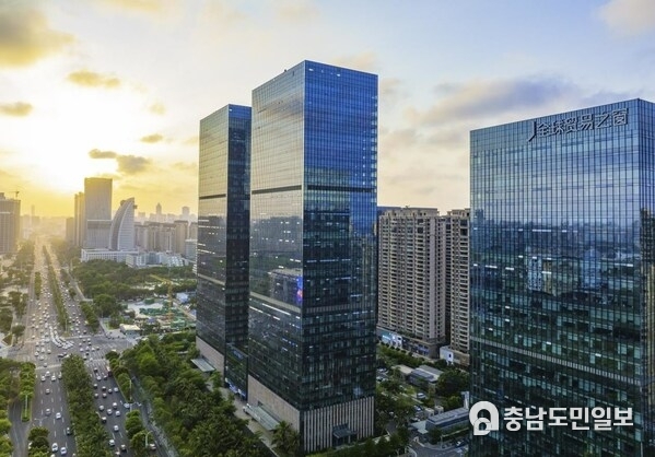 Located in the Haikou Dayingshan Central Business District, the Window to Global Trade (WGT) building plays a key role in attracting foreign investment in south China's Hainan Free Trade Port.