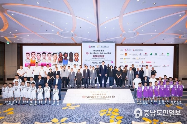 경기 전 Galaxy International Convention Center에서 기자회견이 열렸다