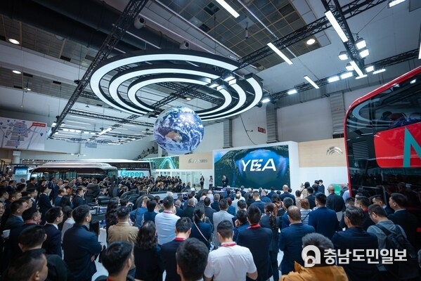 Yutong Steals the Show, Demonstrating Its Latest Technological Platform Achievement, YEA, at Busworld Europe 2023.