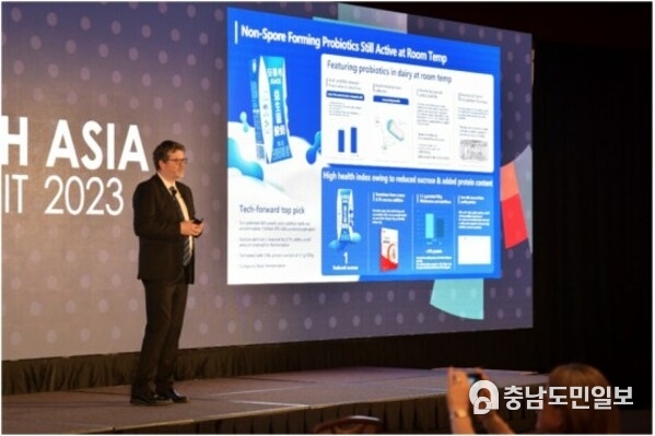 Photo shows Philip Wescombe, head of Yili Innovation Centre Oceania, delivers a keynote speech during the Growth Asia Summit 2023 held from September 26 to 28 in Singapore.