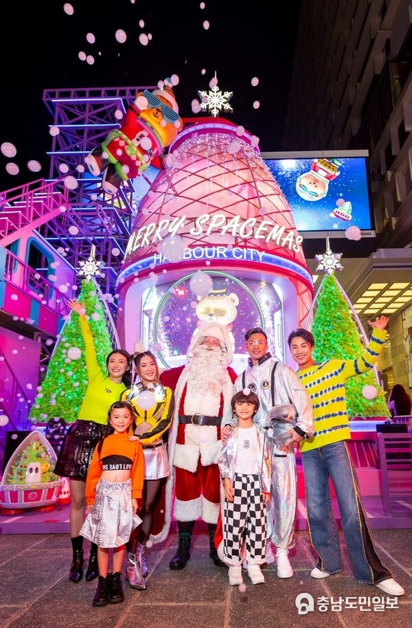 Ready to ascend the giant "Christmas Tree Rocket" with Bear Astronaut and Santa!