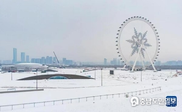 Harbin Ice and Snow World, one of the world's largest ice and snow theme parks, will open in advance in the first half of December.