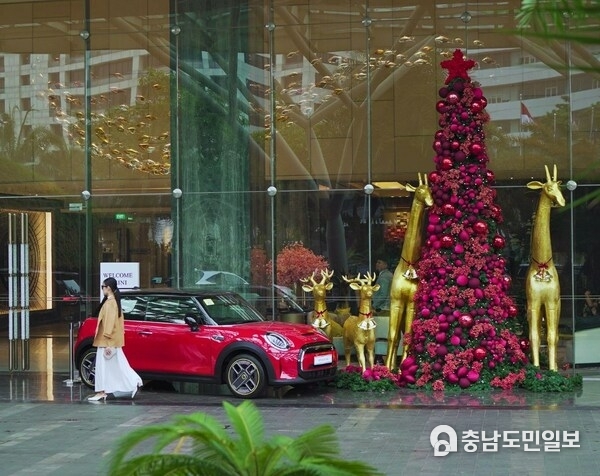 The newest collaboration from The Westin Surabaya with Plaza Mini Indonesia to bring Mini Cooper as an immersive guest experience.