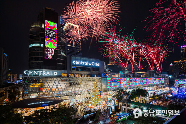 Spectacular must-visit countdown in Thailand at Central World, the Times Square of Asia