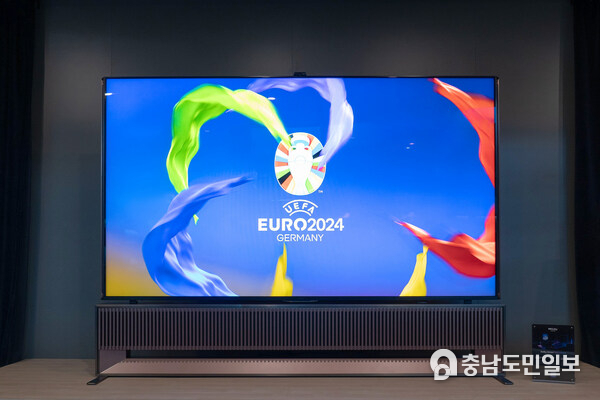 Hisense 110UX ULED TV recognized as CES 2024 Innovation Award Honoree
