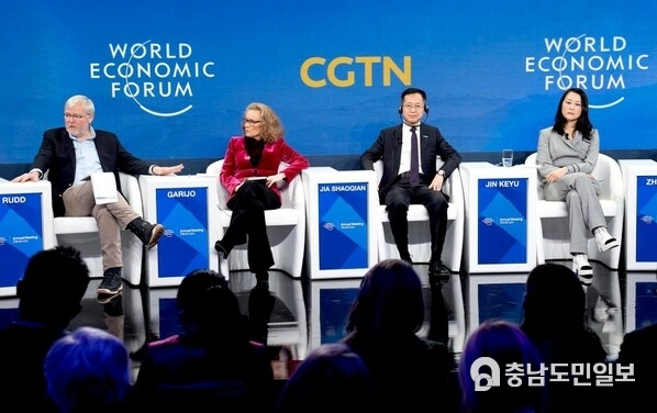 Hisense Chairman Jia Shaoqian at Davos 2024