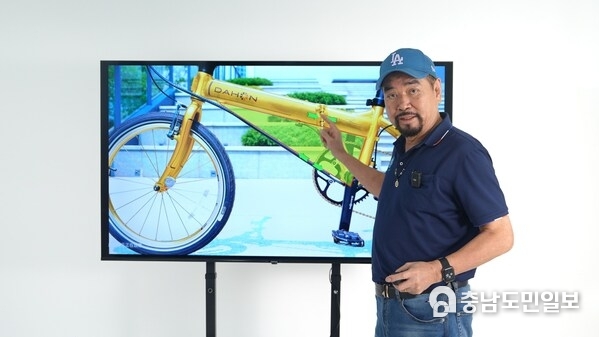 Dr. Hon showcasing Speed Technology