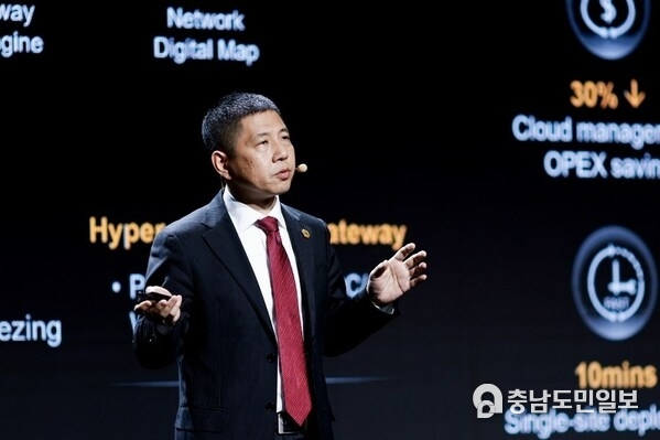 Wang Lei from Huawei's data communications product line delivered a keynote speech titled "Bringing Net5.5G into Reality and Inspiring New Growth"
