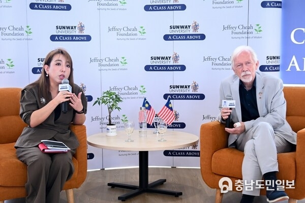 Photo 1:[From left]Sunway University Pro Vice-Chancellor (Education) & Organising Chair of THE Asia Universities Summit 2024,Professor Chai Lay Ching, and Sunway University President, Professor Sibrandes Poppema