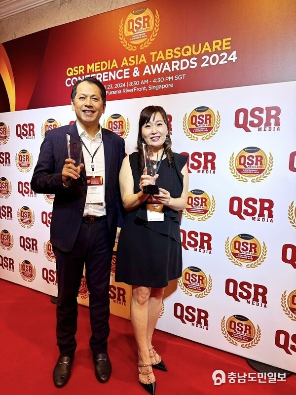 (Left to Right)Henry Wang, Chairman of La Kaffa International & Teresa Wang, Co-Founder of Chatime