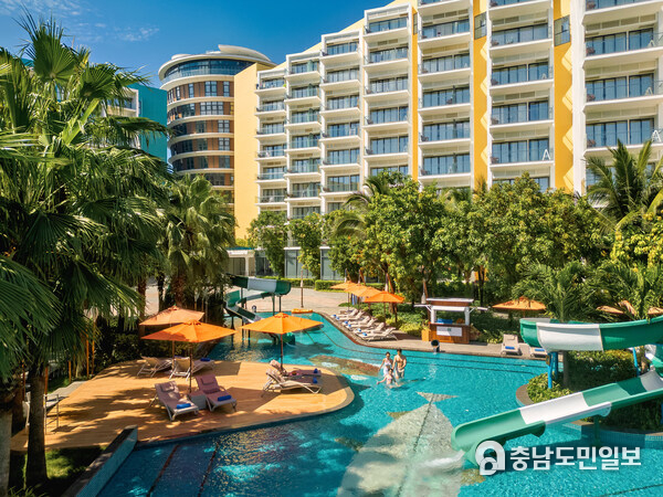 Premier Residences Phu Quoc Emerald Bay - Main pool overview