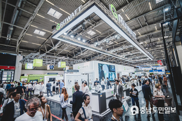Growatt, a global leader in distributed energy solutions, showcased its latest extensive offerings at Intersolar Europe 2024, held from June 19th to 21st in Munich. The company’s exhibit prominently featured innovative products designed to meet the growing global demand for energy storage, alongside cutting-edge solutions for solar PV systems, EV charging, portable power stations, and smart energy management.
