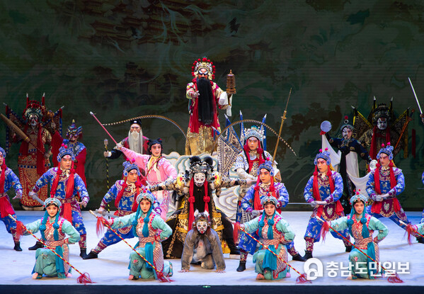 Photo shows the Chinese opera performance during the 2024 Chinese opera (Kunshan) festival opening in Kunshan, east China's Jiangsu Province on September 5. (Provided by Kunshan Converged Media Center)