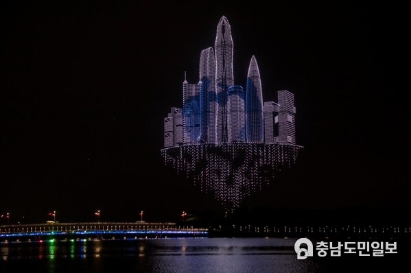 Shenzhen's stunning drone show kicks off National Day celebrations