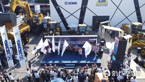 XCMG and GMT jointly kicked off the "Global Service Month" program, concentrating on their service requirements and dedicated to establishing a superior aftermarket service brand.