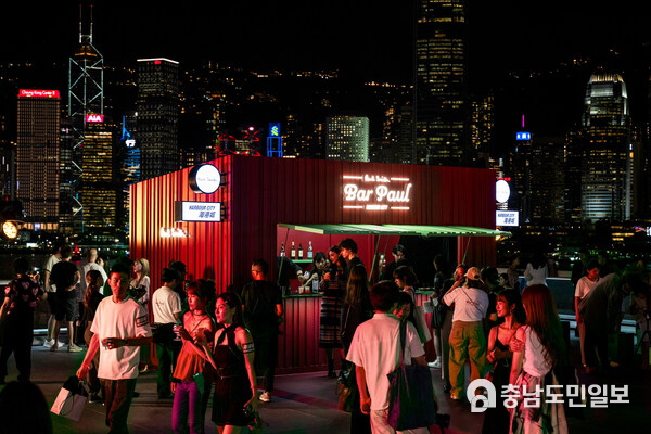 Bar Paul presents brand-new cocktails created for Paul Smith, paired with culinary delights prepared by restaurants in Harbour City, allowing everyone to enjoy their drinks from dusk till night by Victoria Harbour.