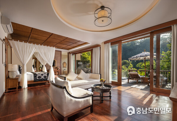 Romantic luxury villa at The Kayon Jungle Resort