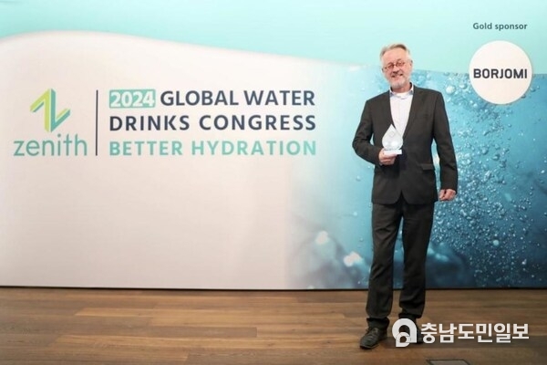 Yili received the 2024 Global Water Drinks Awards