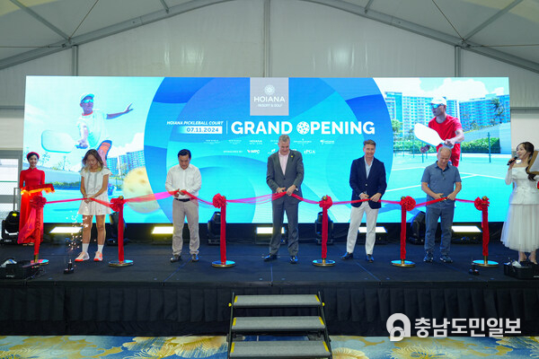 The ribbon cutting ceremony for Hoiana Pickleball Court