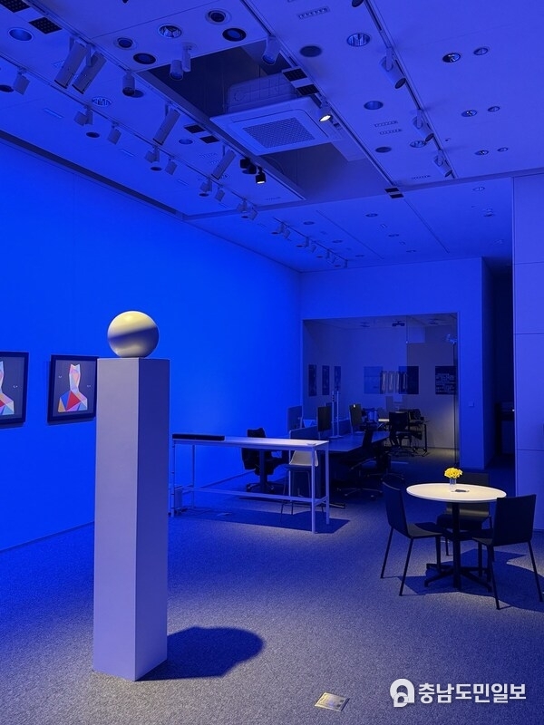 Immerse yourself in the world of light at the ERCO Seoul Experience Centre and discover how lighting can elevate your surroundings.