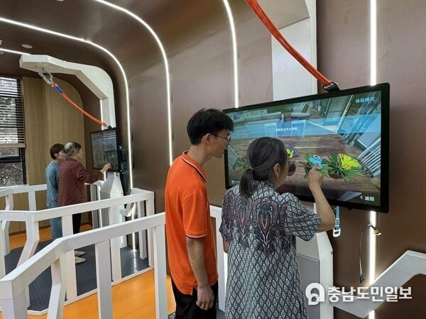 Perennial Alzheimer's Care Village Xi'an - Virtual Reality Somatosensory Training