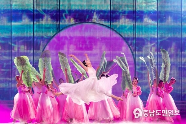 The Performance at the Gala（Photo by Huang Runxuan）