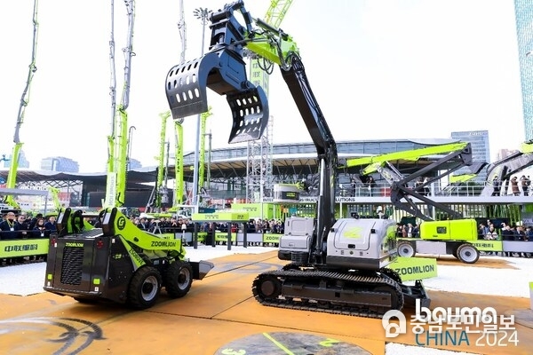 Zoomlion’s green driverless equipment on display at bauma CHINA 2024