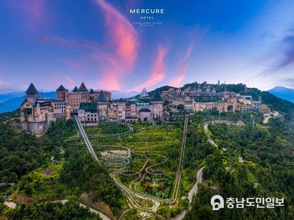 Nestled atop the stunning Ba Na Mountains, Mercure Danang French Village Bana Hills offers couples the ultimate romantic getaway