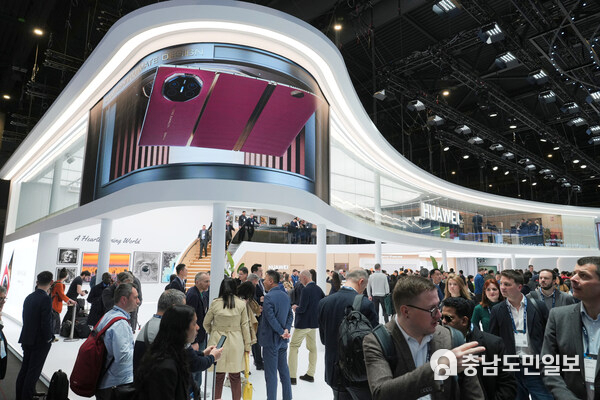 Huawei Brings World's First Commercial Triple Foldable Phone to MWC 2025