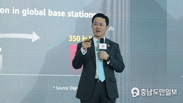 Charles Yang, Senior Vice President of Huawei and President of Global Marketing, Sales and Services, Huawei Digital Power
