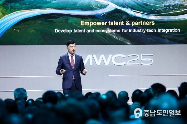 Leo Chen, Corporate Senior Vice President, President of Enterprise Sales, Huawei