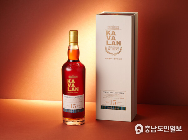 카발란이 최초로 연도 표기 위스키를 출시하며, 시간과 숙성 기술에서의 새로운 도약을 상징합니다.