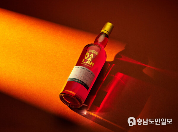 2006년 3월 11일, 카발란 증류소에서 대만 최초의 뉴 메이크 스피릿(new make spirit)이 탄생했습니다. 이 15년산 싱글 몰트 위스키는 근 20년에 걸친 정교한 장인 정신을 그대로 담아냈습니다.