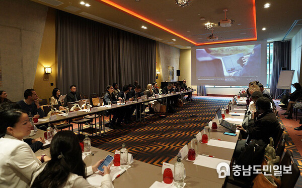 Global experts and partners at the Huawei ICT Sustainability Roundtable at MWC 2025