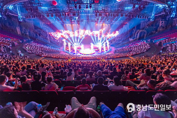 Chimelong Original Large-scale Themed Performance "Chimelong Show"