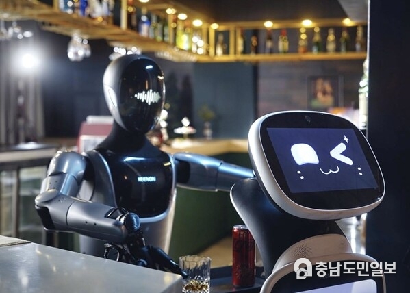 KEENON XMAN-R1 & DINERBOT T10
