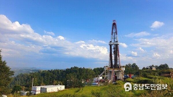 Sinopec Sets New Vertical Well Depth Record of 5,300 Meters.