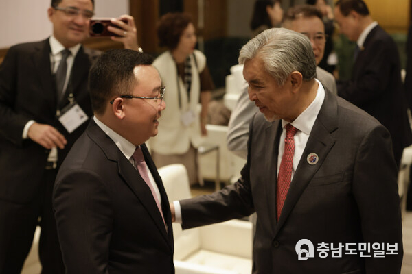 Malaysia’s Deputy Prime Minister I Dr. Ahmad Zahid bin Hamidi meets with Chairman and President of SERES Group John Zhang