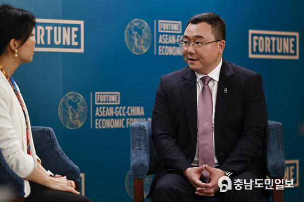 John Zhang interviewed by Fortune during the forum