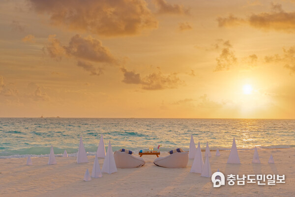 F&B Experiences - Sunset Rendezvous by the Beach