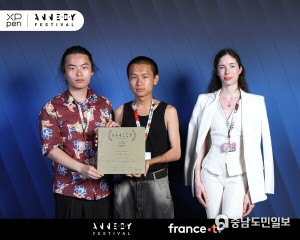 Haoyuan ZHU, Jiali TAN and XPPen representative at the Annecy International Animation Film Festival in France ©ANNECY FESTIVAL / S. Clement