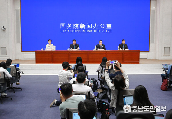 The State Council Information Office of China held a press conference to brief on the preparations for the 3rd China International Supply Chain Expo (CISCE).