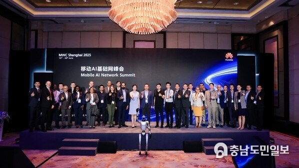 Industry, education, research, and business representatives at the Mobile AI Summit