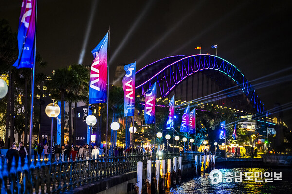 Vivid Sydney 2025 Circular Quay. Image credit: Destination NSW