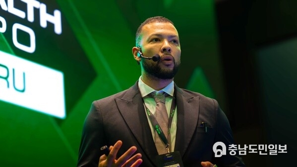Vantage contributed to the event's content-rich agenda through multiple speaking engagements