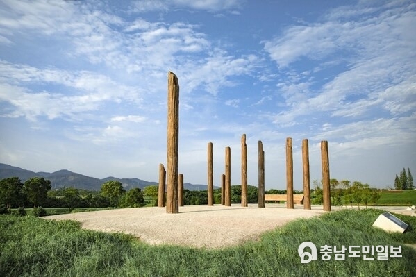 Photo shows the Mojiaoshan site at the Archaeological Ruins of Liangzhu City park in Hangzhou, capital city of east China's Zhejiang Province.