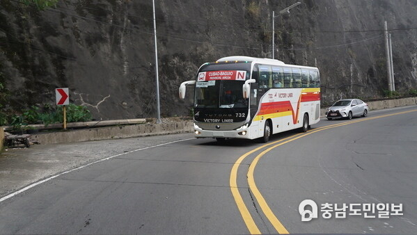 The Yutong C12PRO achieves 12% lower fuel consumption per 100km compared to previous-generation models under challenging road conditions.