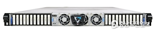 Silicon Motion showcases MonTitan™ SM8366 controller based Unigen Cheetah SSDs on the VAST Data Ceres V2 platform